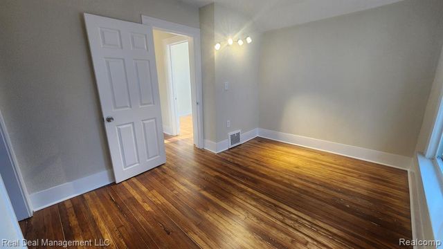43 Dwight Avenue, Pontiac, MI 48341