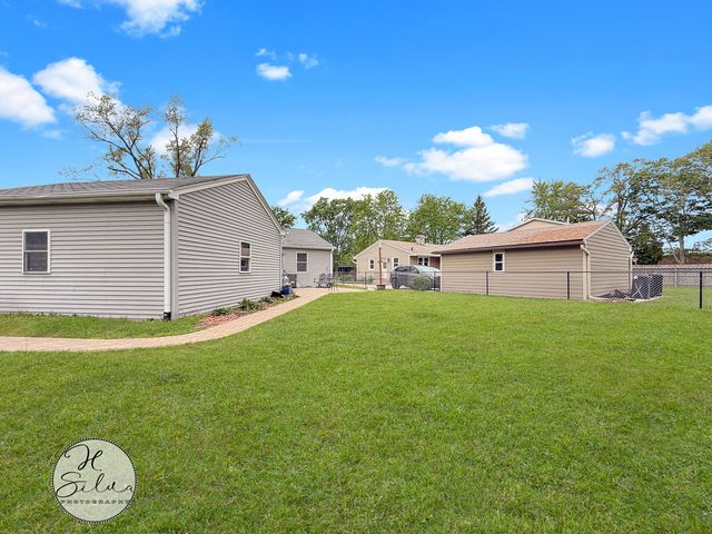 401 Linn Avenue, Crystal Lake, IL 60014