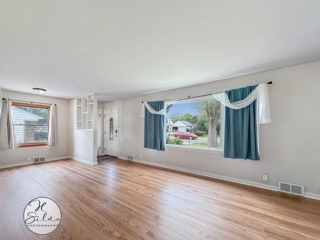 401 Linn Avenue, Crystal Lake, IL 60014