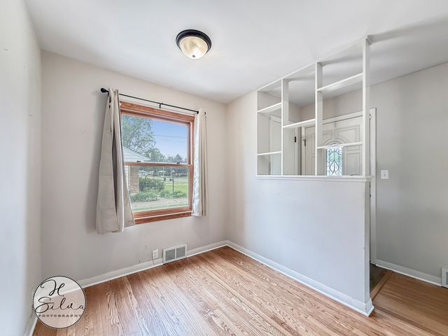 401 Linn Avenue, Crystal Lake, IL 60014