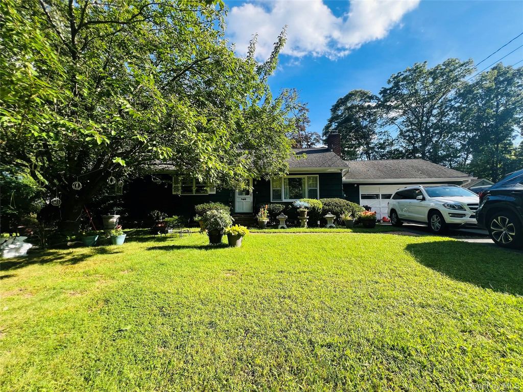 250 N Country Road Single Family, Port Jefferson, NY 11777 — exterior
