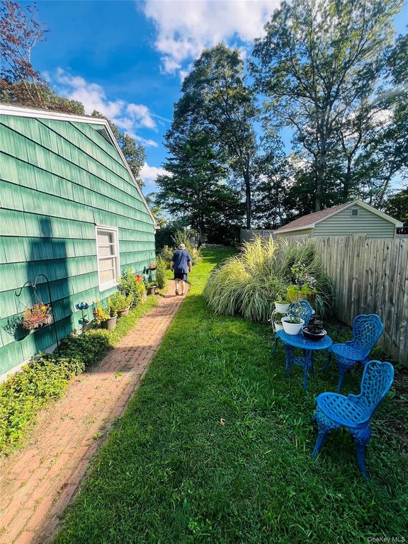 250 N Country Road Single Family, Port Jefferson, NY 11777 — photo 3
