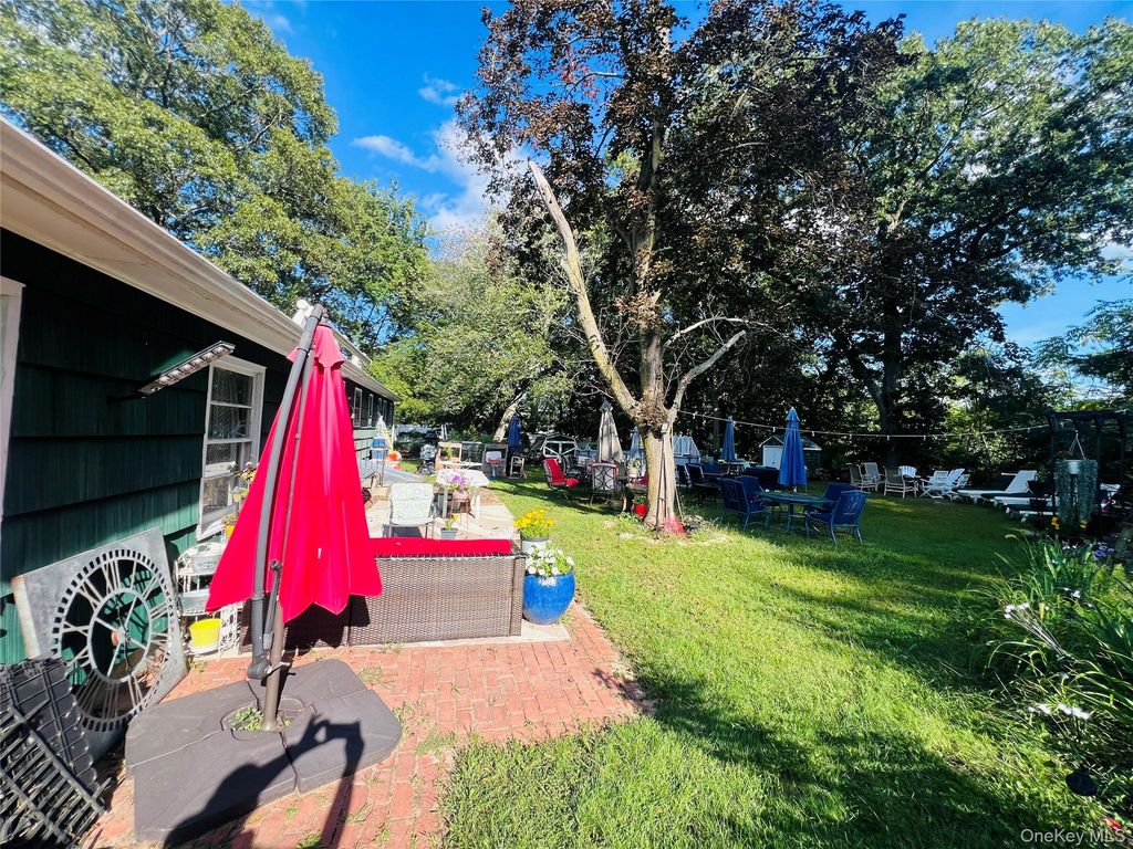 250 N Country Road Single Family, Port Jefferson, NY 11777 — photo 4