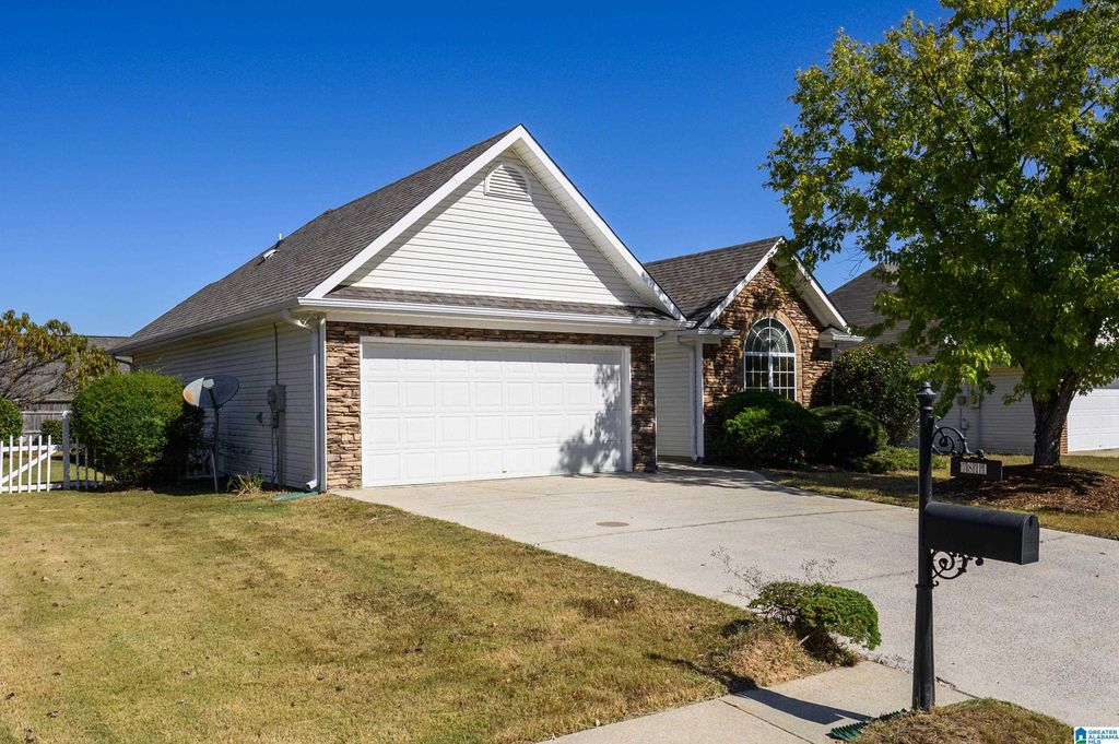 7811 WELLWOOD CIRCLE, Helena, AL 35080