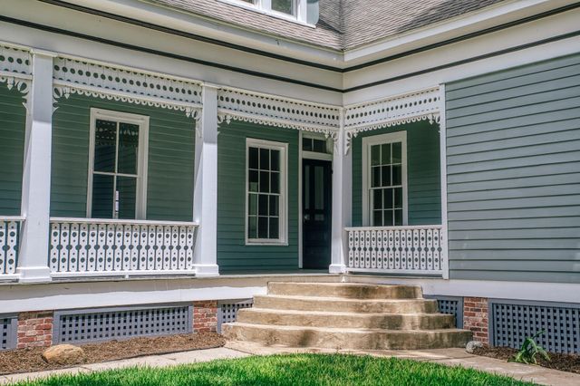 404 College Avenue, Brenham, TX 77833