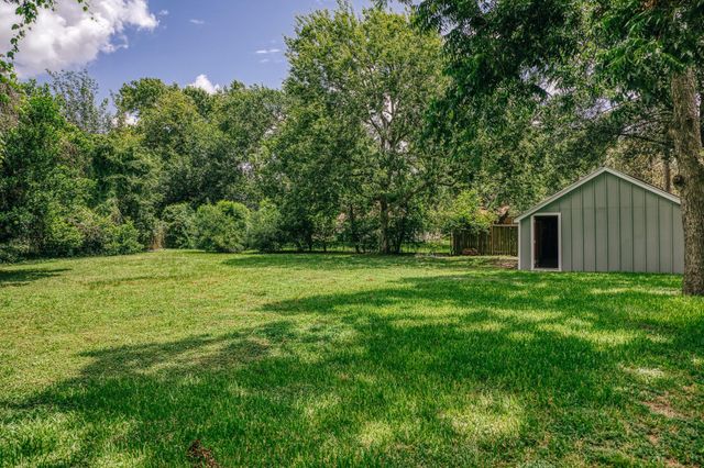 404 College Avenue, Brenham, TX 77833
