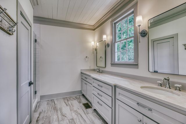 404 College Avenue, Brenham, TX 77833
