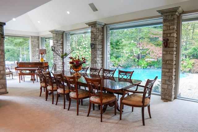 320 CRANBROOK Court, Bloomfield Hills, MI 48304