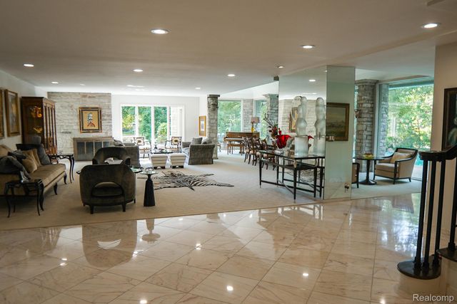 320 CRANBROOK Court, Bloomfield Hills, MI 48304