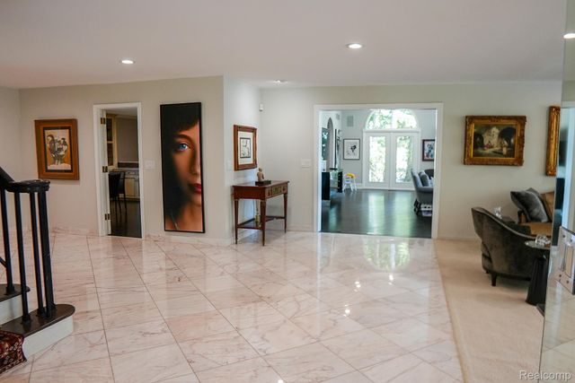 320 CRANBROOK Court, Bloomfield Hills, MI 48304