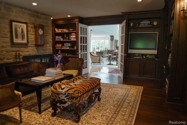320 CRANBROOK Court, Bloomfield Hills, MI 48304