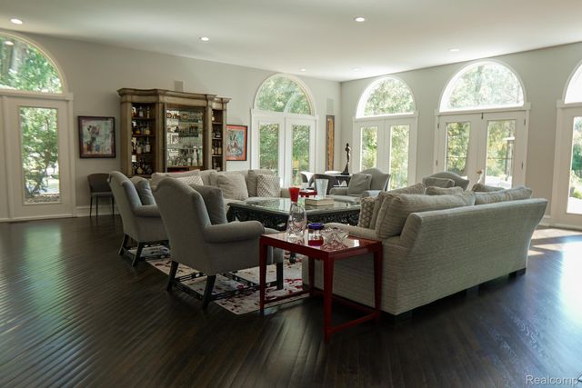 320 CRANBROOK Court, Bloomfield Hills, MI 48304