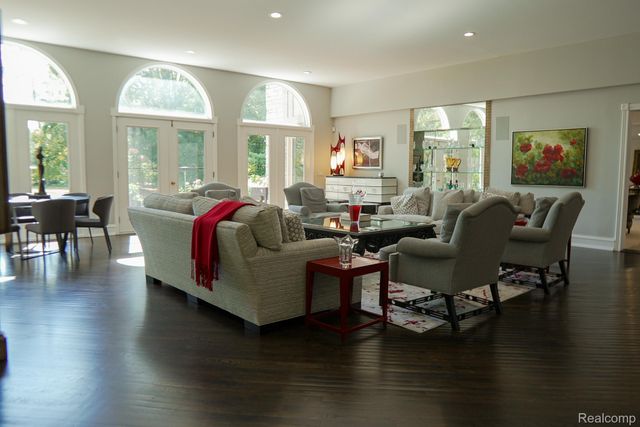 320 CRANBROOK Court, Bloomfield Hills, MI 48304
