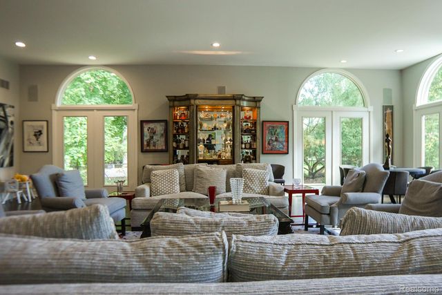 320 CRANBROOK Court, Bloomfield Hills, MI 48304