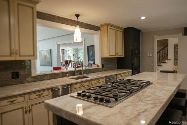 320 CRANBROOK Court, Bloomfield Hills, MI 48304