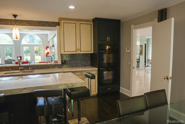 320 CRANBROOK Court, Bloomfield Hills, MI 48304