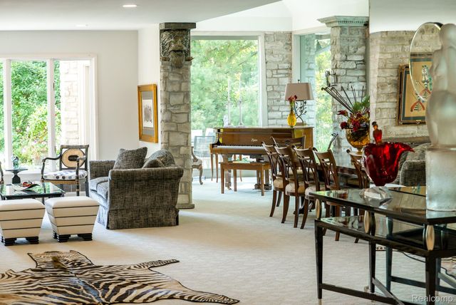 320 CRANBROOK Court, Bloomfield Hills, MI 48304