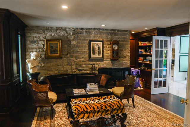 320 CRANBROOK Court, Bloomfield Hills, MI 48304