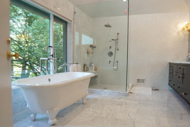 320 CRANBROOK Court, Bloomfield Hills, MI 48304