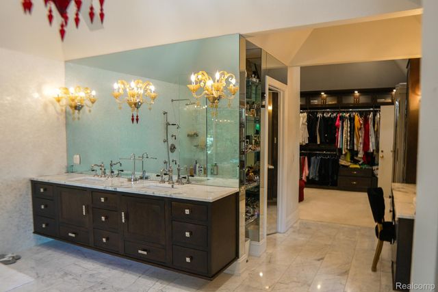 320 CRANBROOK Court, Bloomfield Hills, MI 48304