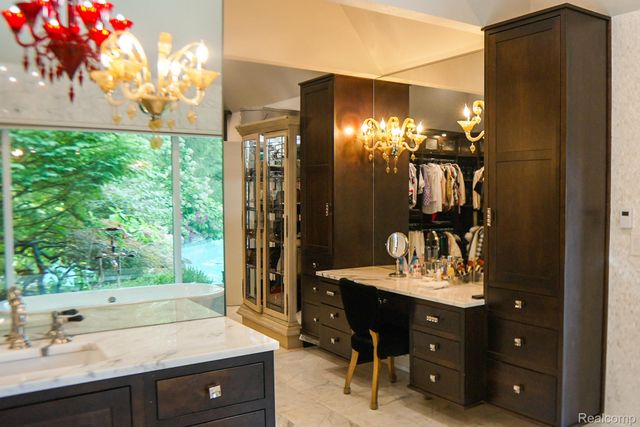 320 CRANBROOK Court, Bloomfield Hills, MI 48304