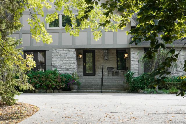 320 CRANBROOK Court, Bloomfield Hills, MI 48304