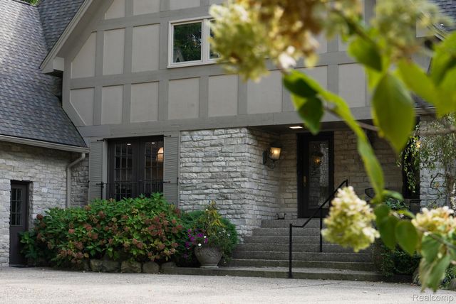 320 CRANBROOK Court, Bloomfield Hills, MI 48304