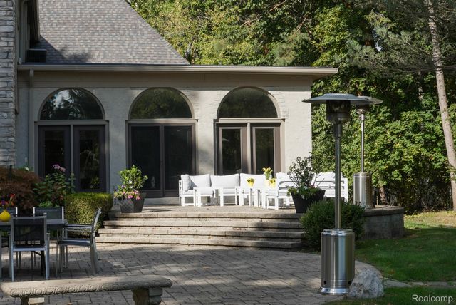 320 CRANBROOK Court, Bloomfield Hills, MI 48304