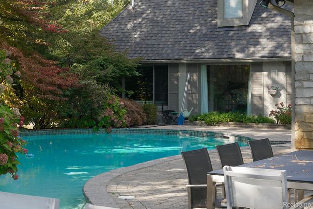 320 CRANBROOK Court, Bloomfield Hills, MI 48304