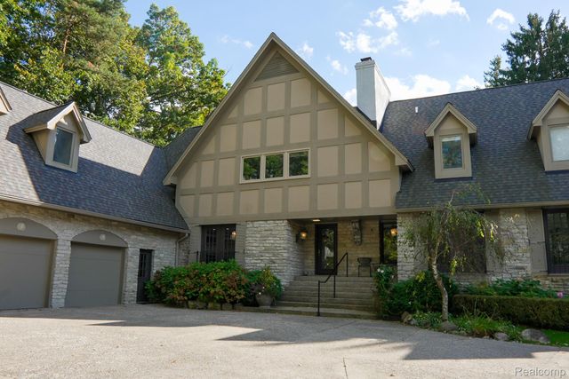 320 CRANBROOK Court, Bloomfield Hills, MI 48304