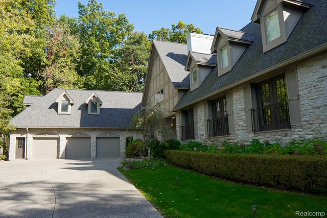 320 CRANBROOK Court, Bloomfield Hills, MI 48304
