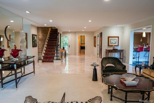 320 CRANBROOK Court, Bloomfield Hills, MI 48304