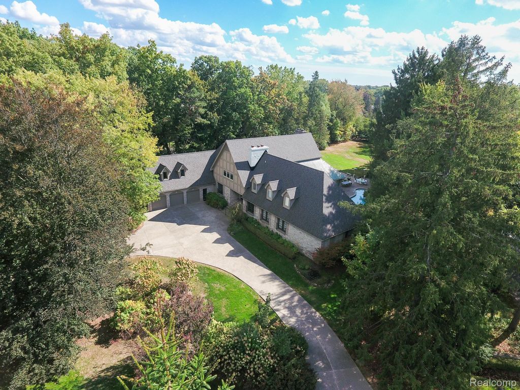 320 CRANBROOK Court, Bloomfield Hills, MI 48304