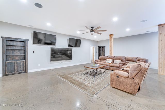941 Emory Church Rd, Knoxville, TN 37922