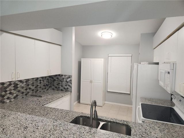 9660 Victoria LN A301, Naples, FL 34109