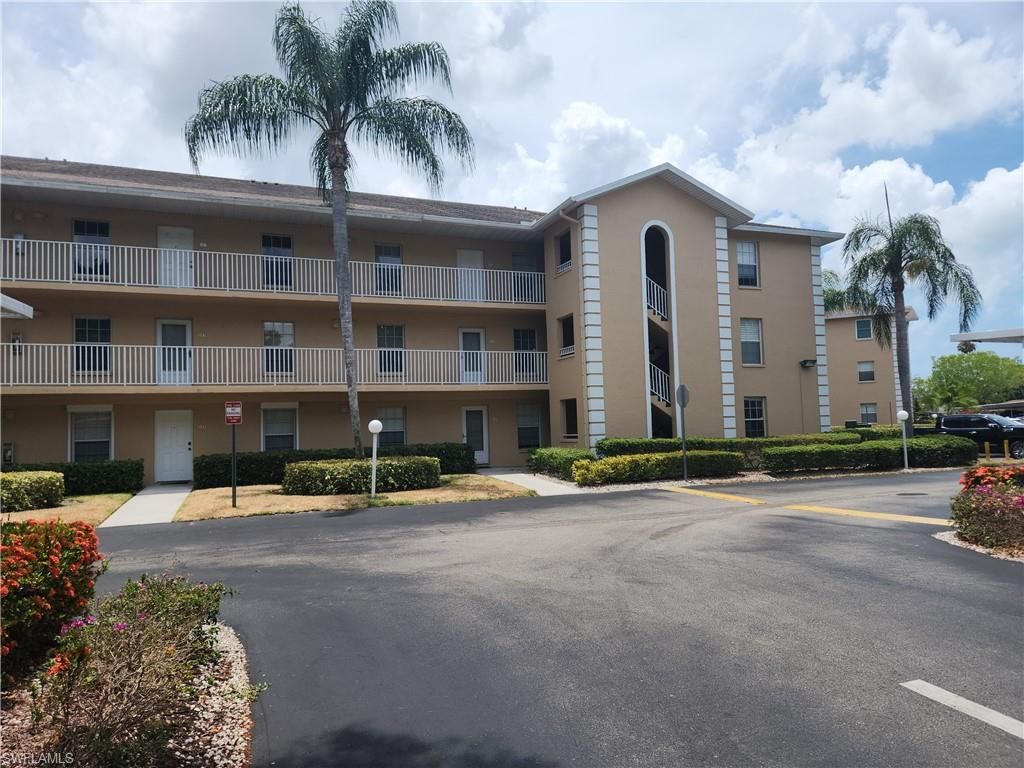 9660 Victoria LN A301, Naples, FL 34109