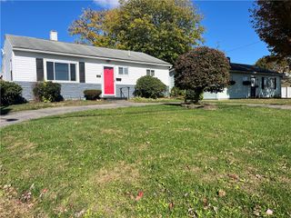 17 Braddock Dr, Latrobe, PA 15650