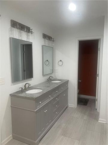 10704 W 48th Terrace, Shawnee, KS 66203