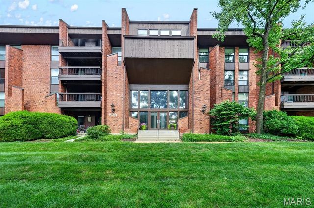539 Coeur De Royale Drive 307, Creve Coeur, MO 63141