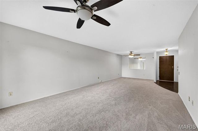 539 Coeur De Royale Drive 307, Creve Coeur, MO 63141