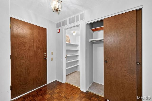 539 Coeur De Royale Drive 307, Creve Coeur, MO 63141