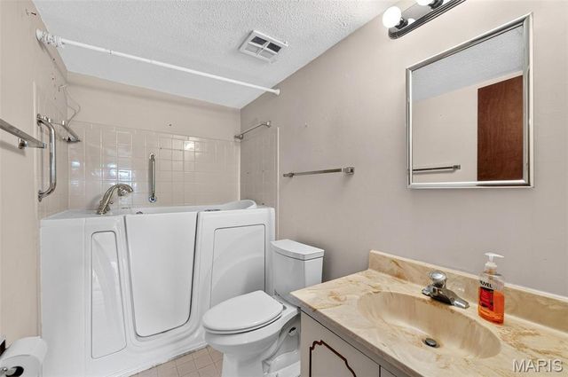 539 Coeur De Royale Drive 307, Creve Coeur, MO 63141
