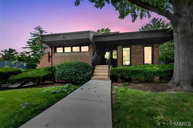 539 Coeur De Royale Drive 307, Creve Coeur, MO 63141