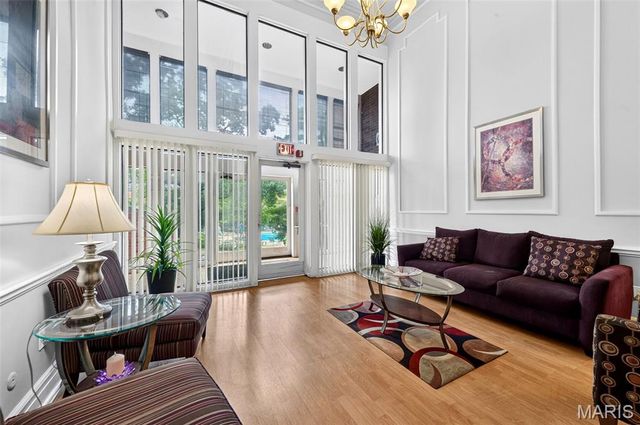 539 Coeur De Royale Drive 307, Creve Coeur, MO 63141
