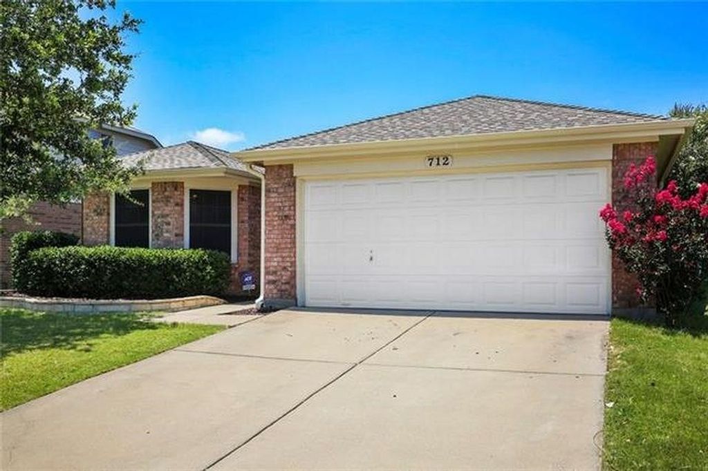 712 Corral Street, Cross Roads, TX 76227