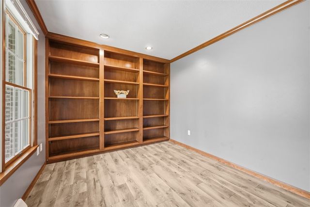 412 Golden Grove Rd, Economy, PA 15005