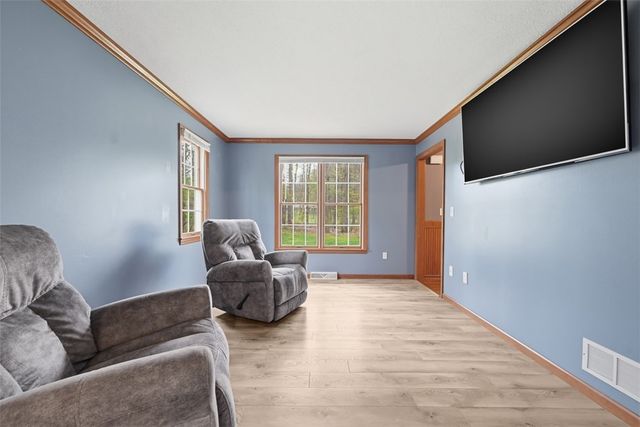412 Golden Grove Rd, Economy, PA 15005