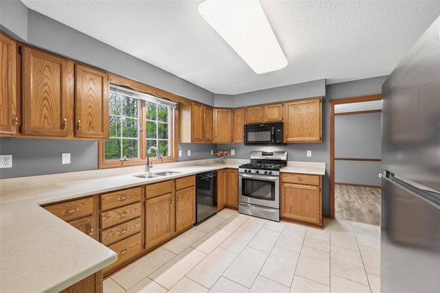 412 Golden Grove Rd, Economy, PA 15005