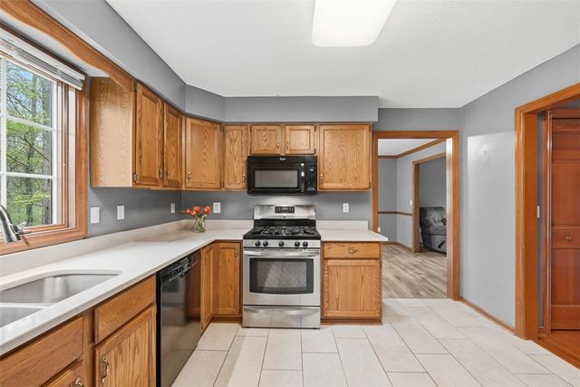 412 Golden Grove Rd, Economy, PA 15005