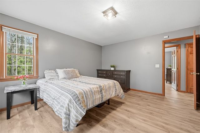 412 Golden Grove Rd, Economy, PA 15005